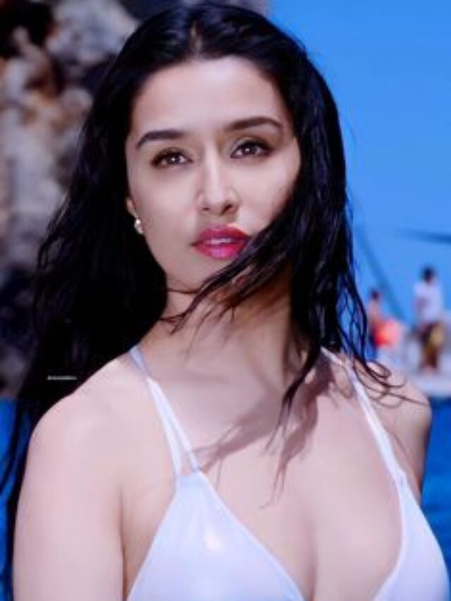 10 Times When Shraddha Kapoor looks Hot & Cute