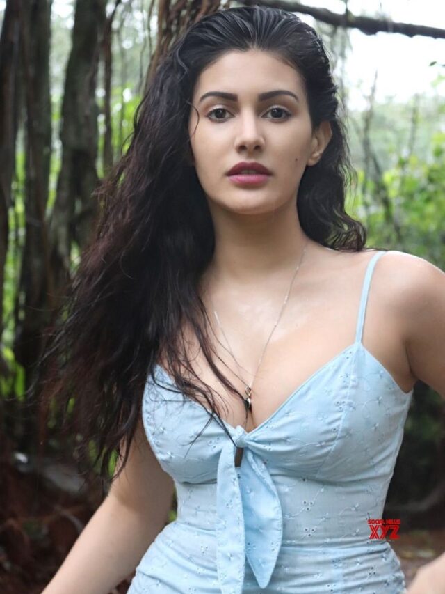 Top 10 Magnificent looks of Amyra Dastur