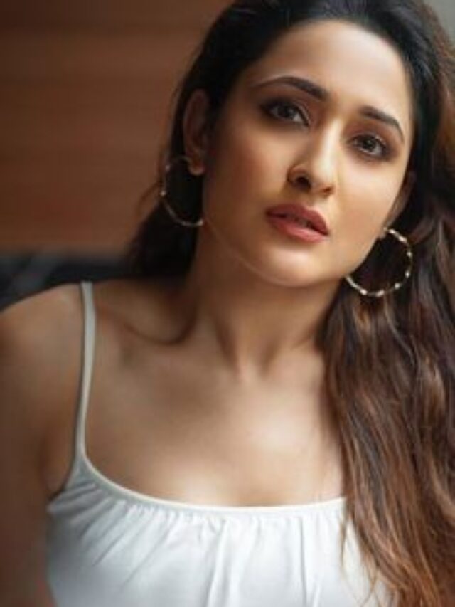 Top 10 Hot & Cute Pics of Actress Pragya Jaiswal