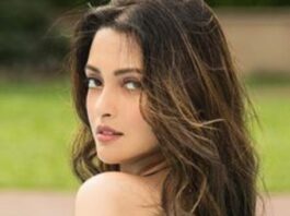 Hot & Cute Looks of Actress Riya Sen