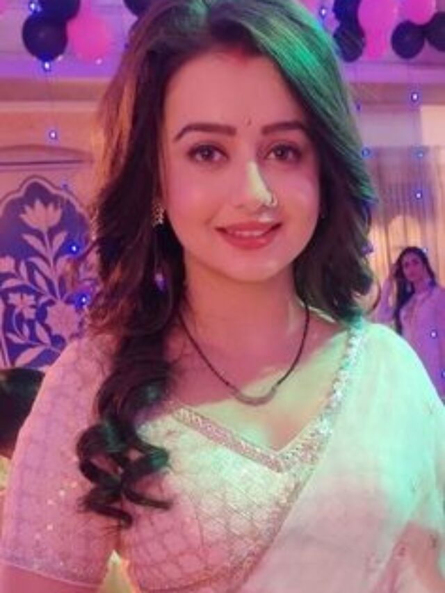 Cute Looks of Actress Chahat Pandey