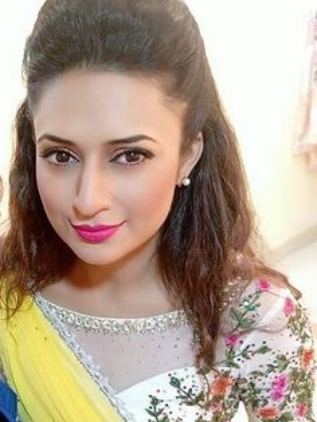 Hot Looks of Actress Divyanka Tripathi