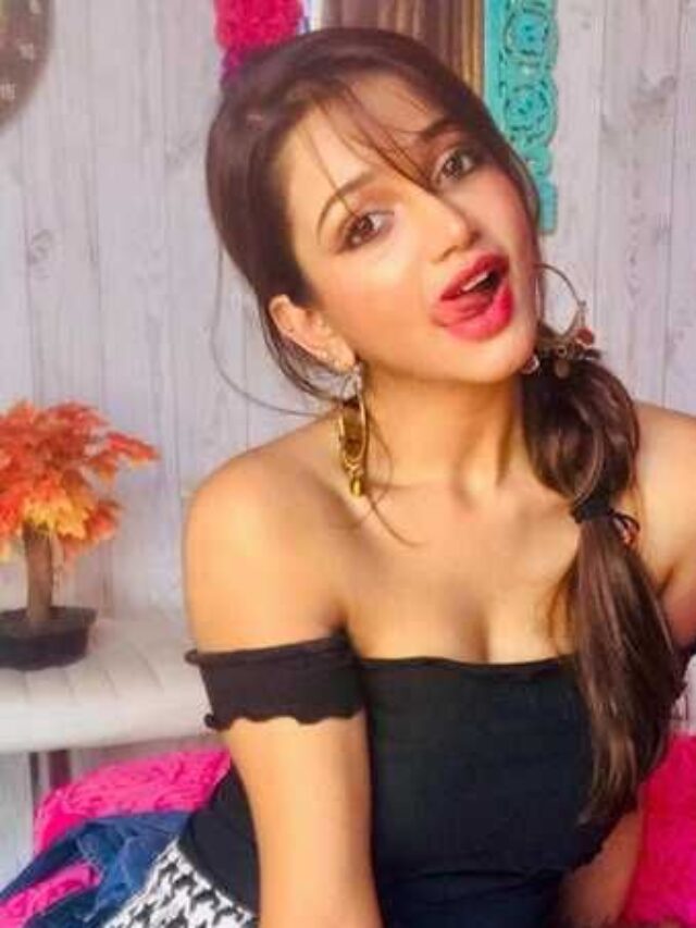 Cute Looks of Actress Anaika Soti